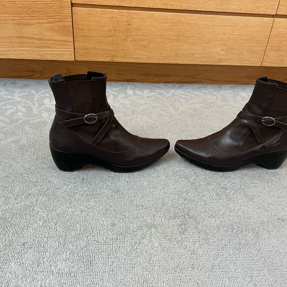 French leather boots bought in Paris from Louboutin factory, size 40. - Picture 7 of 10